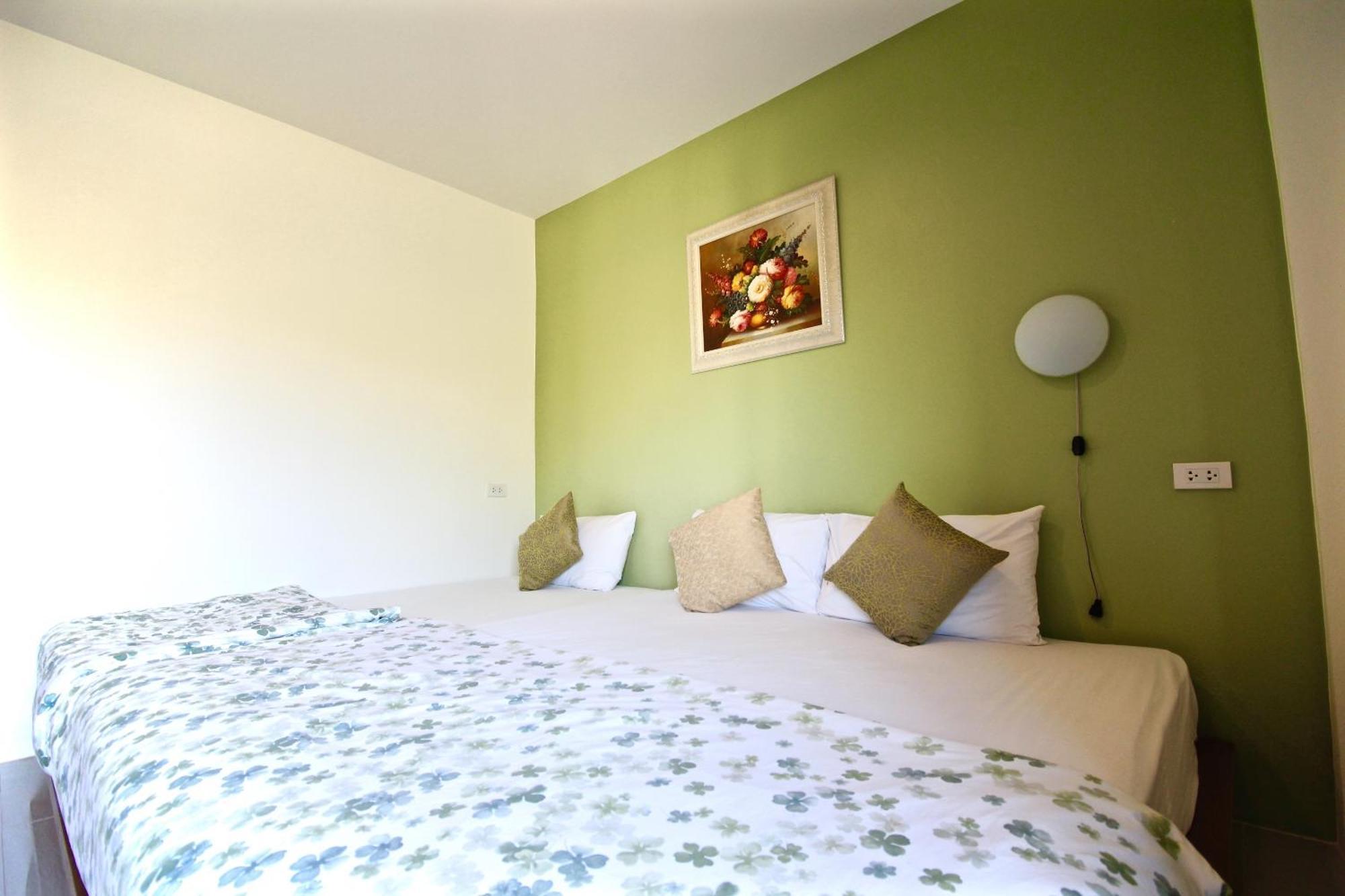 Family Room,1215611611:JPEG